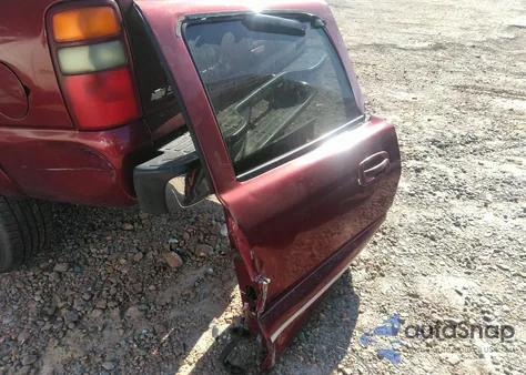 2003 Chevrolet Suburban 1500 Lt z USA, uszkodzony, nr VIN 1GNFK16Z83R209056